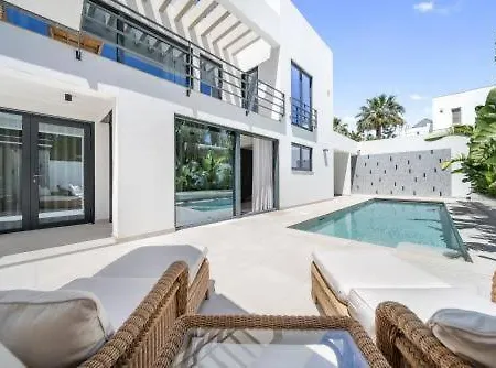 Luxury With Private Pool Villa