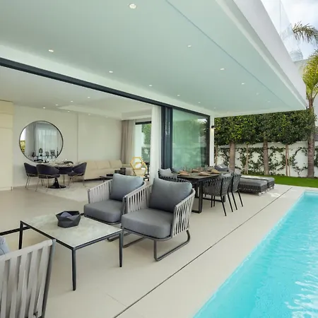 Luxury With Private Pool Villa *